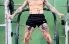 El Chimy Ávila, encima de la cinta del gimnasio.