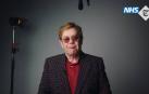 Elton John y Michael Caine llaman con humor a los británicos a vacunarse