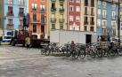 Empiezan a instalar la carpa en la plaza de la Compañía