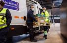 Descarga de las primeras vacunas contra el coronavirus que han llegado a Navarra.