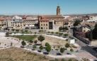 Vista aéra de Murchante, con la casa consistorial y la iglesia de Nuestra Señora de la Asunción al fondo.