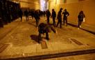 Algunos manifestantes han cruzado e incendiado contenedores en calles del Casco Viejo de Pamplona
