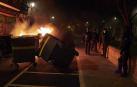 Algunos manifestantes han cruzado e incendiado contenedores en calles del Casco Viejo de Pamplona