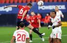 Imágenes de la Jornada 24 del choque disputado en el El Sadar que terminó con triunfo del equipo hispalense