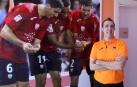 José Vilariño delante de la foto que adorna la entrada a su consulta y  recoge la dedicatoria de tres jugadores de Osasuna  ante el nacimiento de su primera hija.