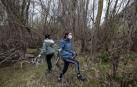 Jóvenes del grupo scout Mikael limpiaron el cauce y las orillas del Arga en la zona de la Nogalera de Burlada.
