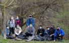 Jóvenes del grupo scout Mikael limpiaron el cauce y las orillas del Arga en la zona de la Nogalera de Burlada.