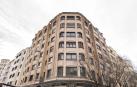 Una vivienda señorial con cinco habitaciones en un edificio cuidado