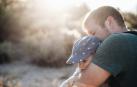 Imagen de un padre con su hijo