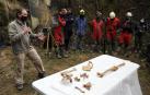 Este viernes ha sido presentado el importante hallazgo realizado en la cueva Errotalde I, en el término municipal de Erro. El 'hombre de Loizu' es el nombre con el que se han bautizado los restos humanos completos más antiguos localizados en Navarra, que datan del año 9.700 a.C.