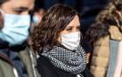 Ayuso reprocha a Sánchez que Barajas sea un "coladero" de contagios