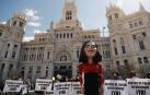 Una marioneta que representa a la presidenta de la Comunidad de Madrid, Isabel Díaz Ayuso, durante la protesta convocada por la Marea Blanca.