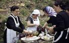 Mujeres preparando la comida en la Sierra de Cebollera (La Rioja), 1953. ETH Bibliothek Zürich CC PD