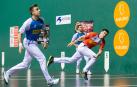 Galarza trata de mantener el equilibrio tras acometer un golpeo defensivo frente a Peña II-Albisu.