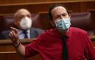 Iglesias acusa a Egea de "comprarse" a Cs: "¿Le dio la pasta un constructor?"