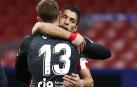 Oblak y Suárez sostienen al líder