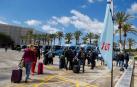 Turistas alemanes, a su llegada al aeropuerto de Palma de Mallorca