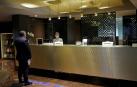 Imagen de la recepción del Hotel Tres Reyes, que reabrió sus puertas a los clientes esta misma semana.