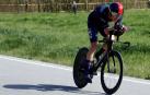 Rohan Dennis vence en la contrarreloj y Joao Almeida se pone líder de la Volta