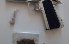 Encuentran una pistola con apariencia real en el coche de un conductor que dio positivo en drogas