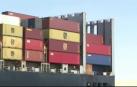 Vídeo del carguero taiwanés que ha encallado en el Canal de Suez