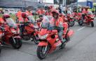 Policías forales motorizados durante la Vuelta Ciclista a Pamplona.