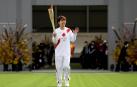La futbolista Azusa Iwashimizu fue la encargada de prender la antorcha a partir de la llama olímpica