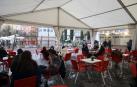 Clientes en la terraza de la plaza Compañía de Pamplona, en una tarde anterior.