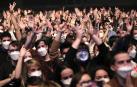 Se ha realizado un cribado masivo entre los 5.000 asistentes al concierto y se han repartido mascarillas FFP2 a la entrada para poder disfrutar del espectáculo sin tener que cumplir la distancia de seguridad.