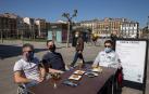El sol y las altas temperaturas animaron a los pamploneses a disfrutar del primer domingo de Semana Santa en los bares
