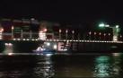 Los remolcadores logran desencallar el carguero que bloqueaba el Canal de Suez