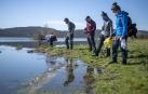 Ciento treinta voluntarios limpian "basuraleza" en entornos fluviales de Navarra