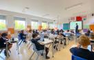 El colegio que lleva sus clases a las casas