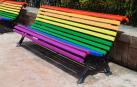 La oposición reclama al Ayuntamiento de Pamplona que pinte los bancos con los colores LGTBI