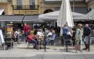 Las nuevas terrazas junto a la plaza de toros y las de la Plaza del Castillo se llenaron con motivo de la jornada festiva.