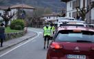 La organización ha realizado controles a los accesos a la cascada en Erratzu por la gran afluencia de visitantes.