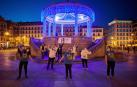 El quiosco de la Plaza del Castillo, iluminado de azul por el autismo