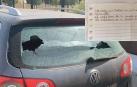 Conducta ejemplar de un niño tras romper la luna de un coche