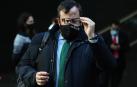 El consejero de Interior, Javier Remírez, con las gafas empañadas por la mascarilla en el Parlamento.