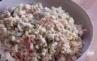 Ensalada de palomitas de maíz elaborada por Molly Yeh.
