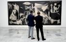 El Rey de España acompañó al expresidente de EEUU Barack Obama en una visita privada al Museo Reina Sofía en 2018.