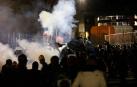 Las protestas y altercados contra la violencia policial se esparcen por EEUU