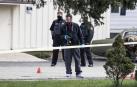 Investigadores en el lugar del tiroteo en Kenosha, Wisconsin.