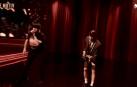 La banda de Late Motiv interpretando una versión en euskera de 'Black in back' de AC/DC