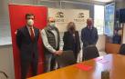 Fernando Escalera, Inés Abendaño y Rubén Marcos por parte del Santander junto a  Alberto Latorre, coordinador de Tradisna.