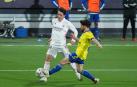 El Real Madrid recupera en Cádiz el liderato provisional (0-3)