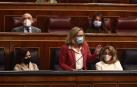 Calviño pide a los bancos minimizar el impacto en el empleo y critica los altos bonus