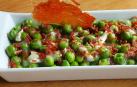 Guisantes con huevo duro y polvo de jamón