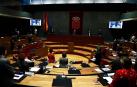 El Parlamento foral, en silencio en recuerdo de los periodistas asesinados