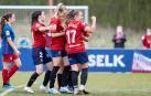 Las jugadoras de Osasuna femenino celebran el tanto.